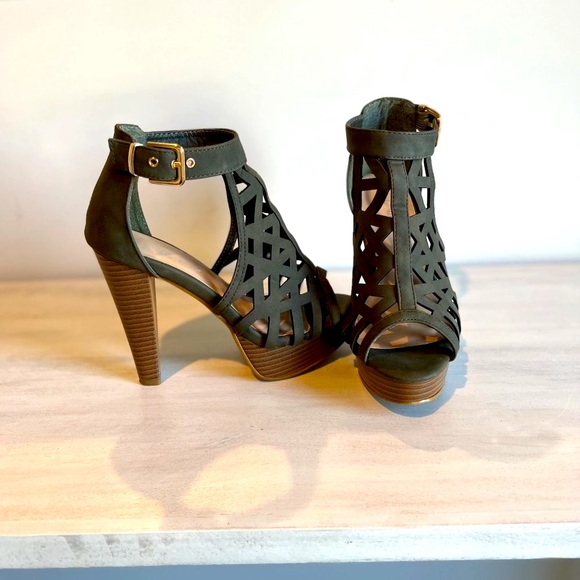 Guilty Shoes - Stiletto Platform High Heel Sandal - Peep Toe Cutout - Picture 2 of 3